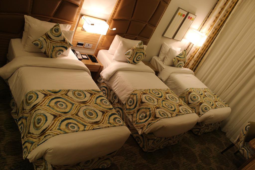 Deluxe Room Three Single Beds,665567946:JPEG