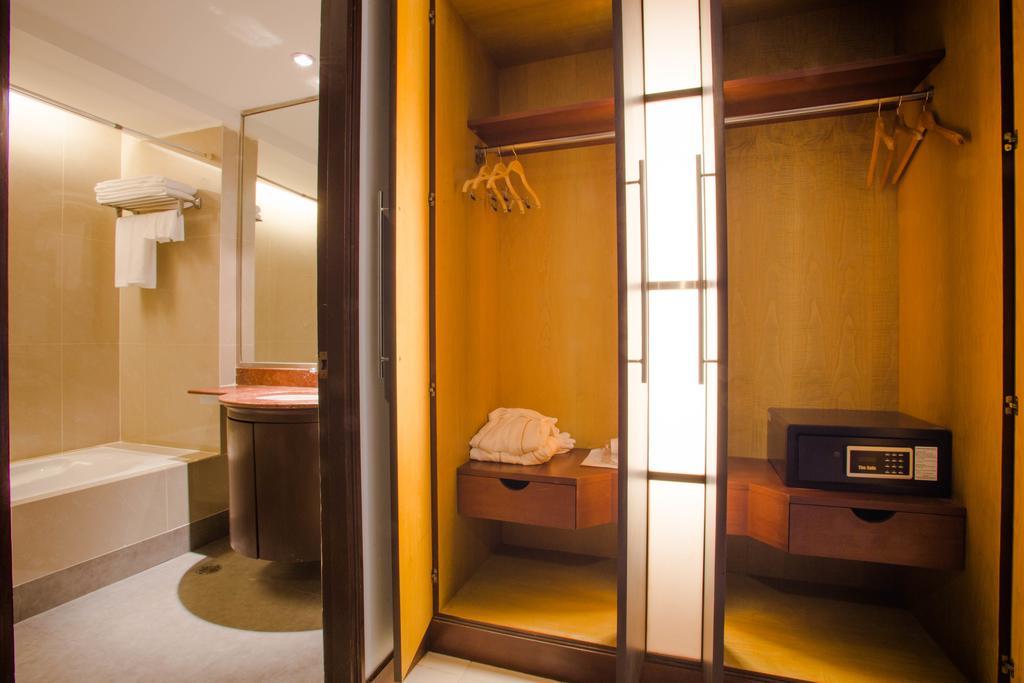 Deluxe Double or Twin Room with City View