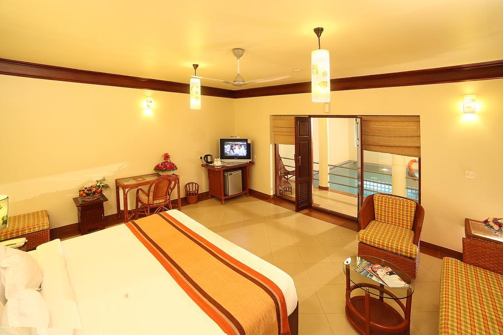 Pool studio with 15% Discount of F&B; 15% Discount of Laundry; Complimentary 01 hour Cycling; 10% Discount on Spa; Evening Tea / coffee with cookies; Specially reserved table in the restaurant