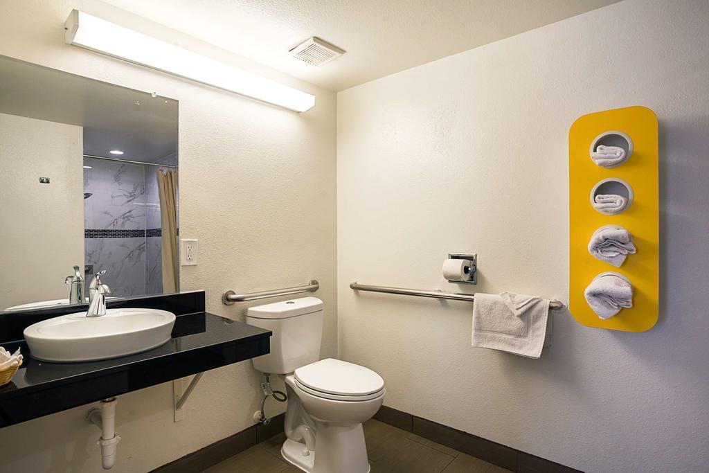 King Room Roll Shower Disability Access Non-Smoking