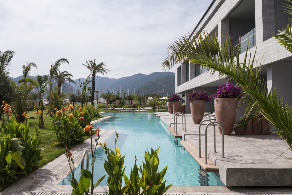 Presidential Suite Direct Pool Access