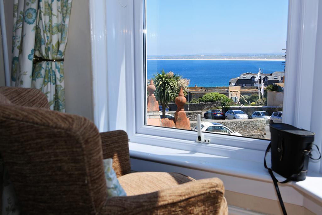 Double or Twin Room Sea View