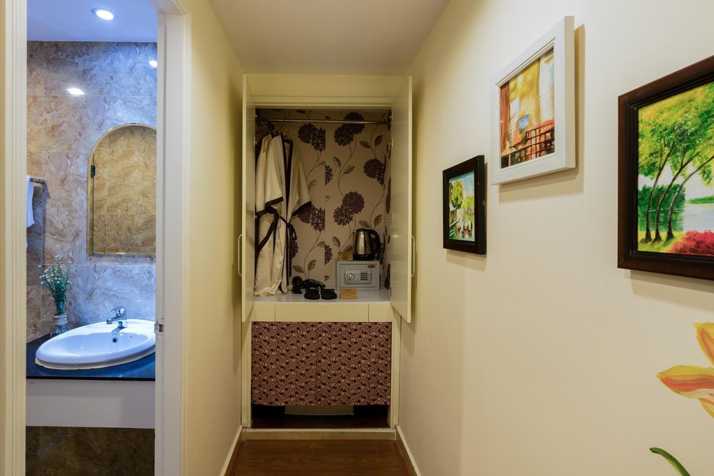 Cozy Double Room - No Window