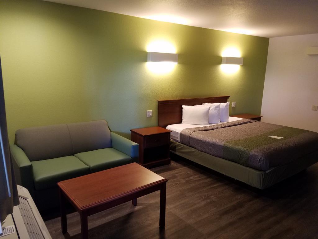 Standard King Room - Non-Smoking