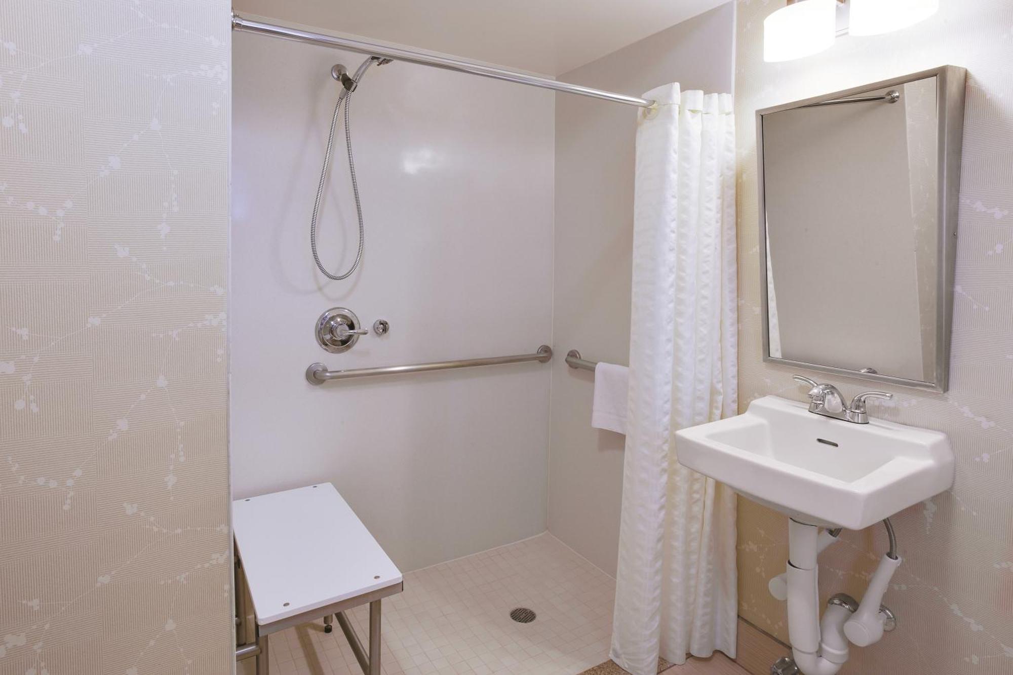 Habitación con cama extragrande - Adaptada para personas de movilidad reducida