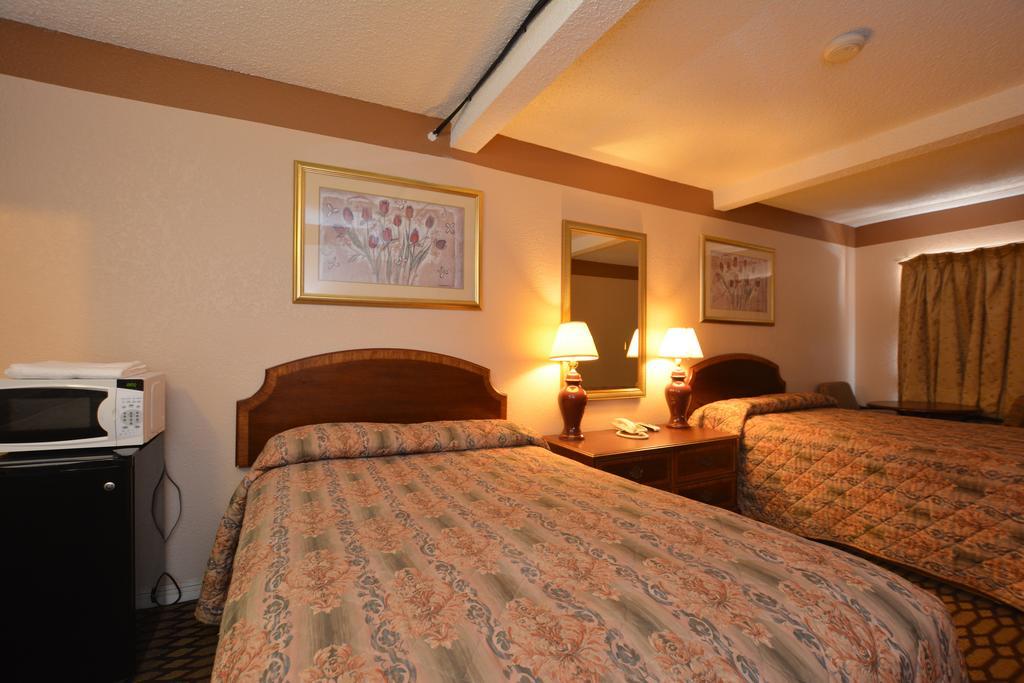 Double Room with Two Double Beds - Non-Smoking