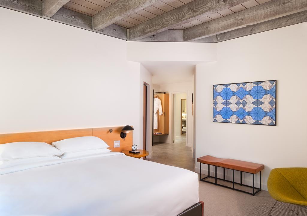 Premium Bungalow King Bed,461044677:JPEG