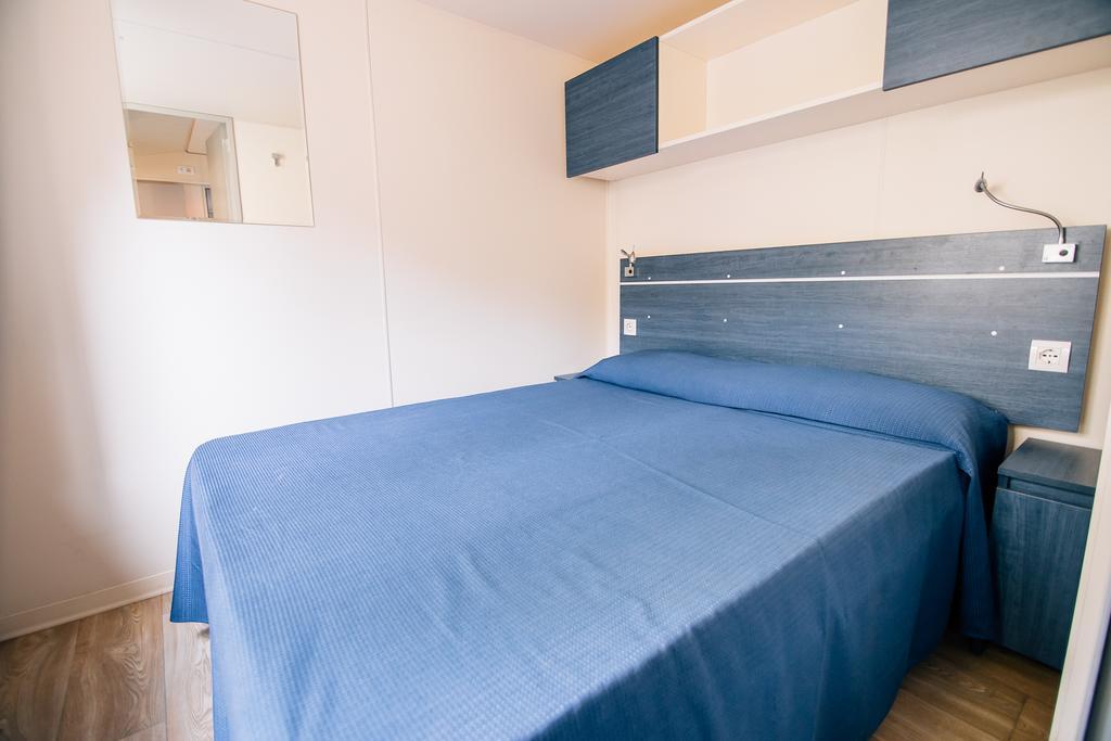 Mobile Home (4 Adults) with beach access