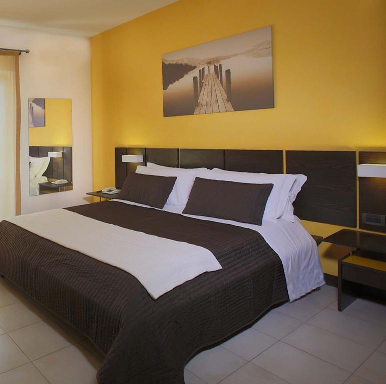 Triple Room with Balcony and Sea View