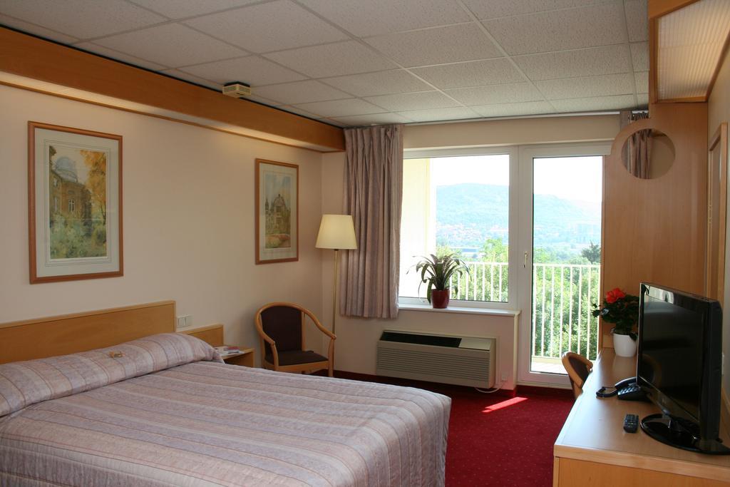 Double Room Two Single Beds,994030870:JPEG