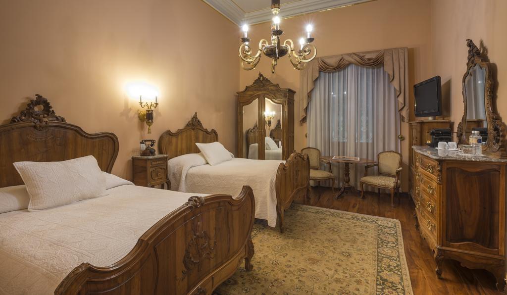 Monica Deluxe Suite