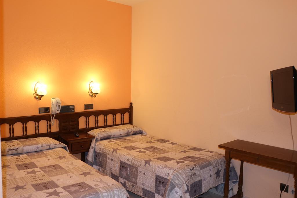 Twin Room,464736936:JPEG
