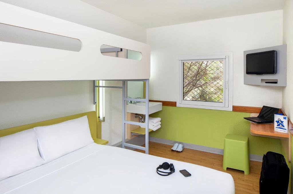 Standard Queen Room with Single Bunk Bed