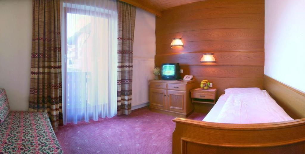 Single Room,1179211219:JPEG