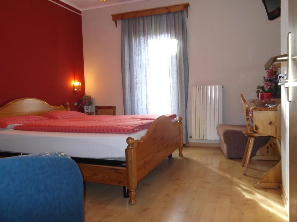 Family Room (2 Adults + 2 Children)