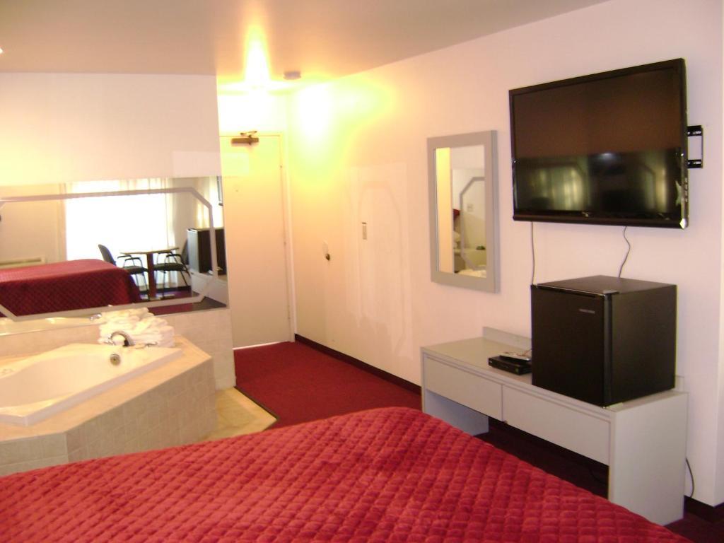 Suite with Whirlpool