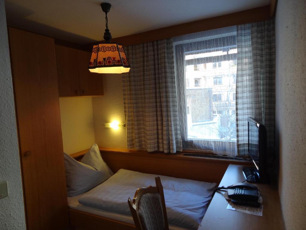 Single Room,47502382:JPEG