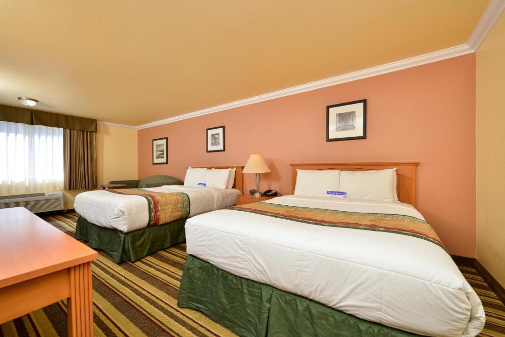 Queen Room with Two Queen Beds - Non-Smoking