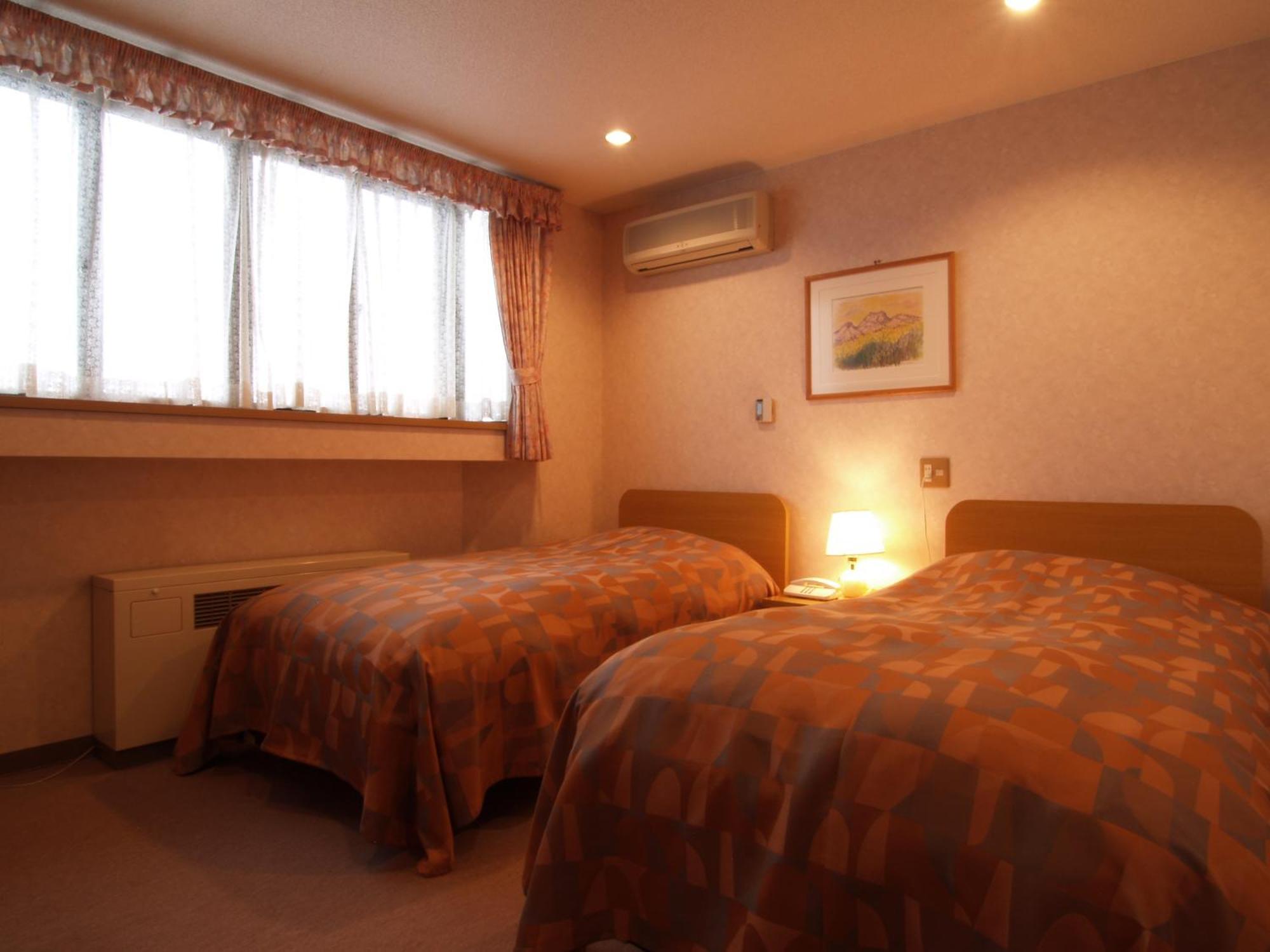 Compact Twin Room - Annex