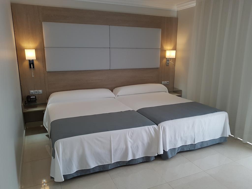 Twin Room (2 Adults + 2 Children)