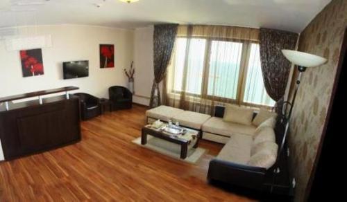 Studio (3 Adults + 1 Child)