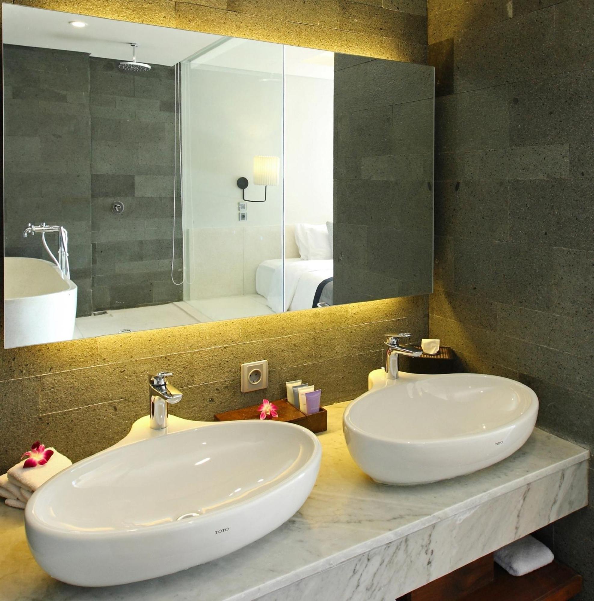 Pool Suite with Complimentary Mini Bar, Free Sauna & Ice Plunge Facilities
