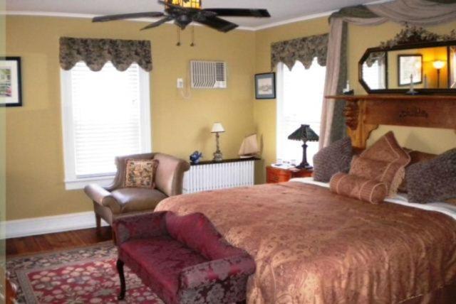 Greenport Room - King Waterfront