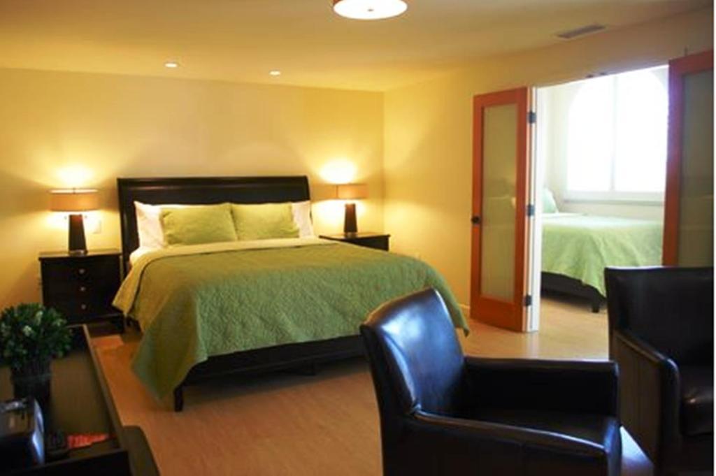 Deluxe Two-Bedroom Suite
