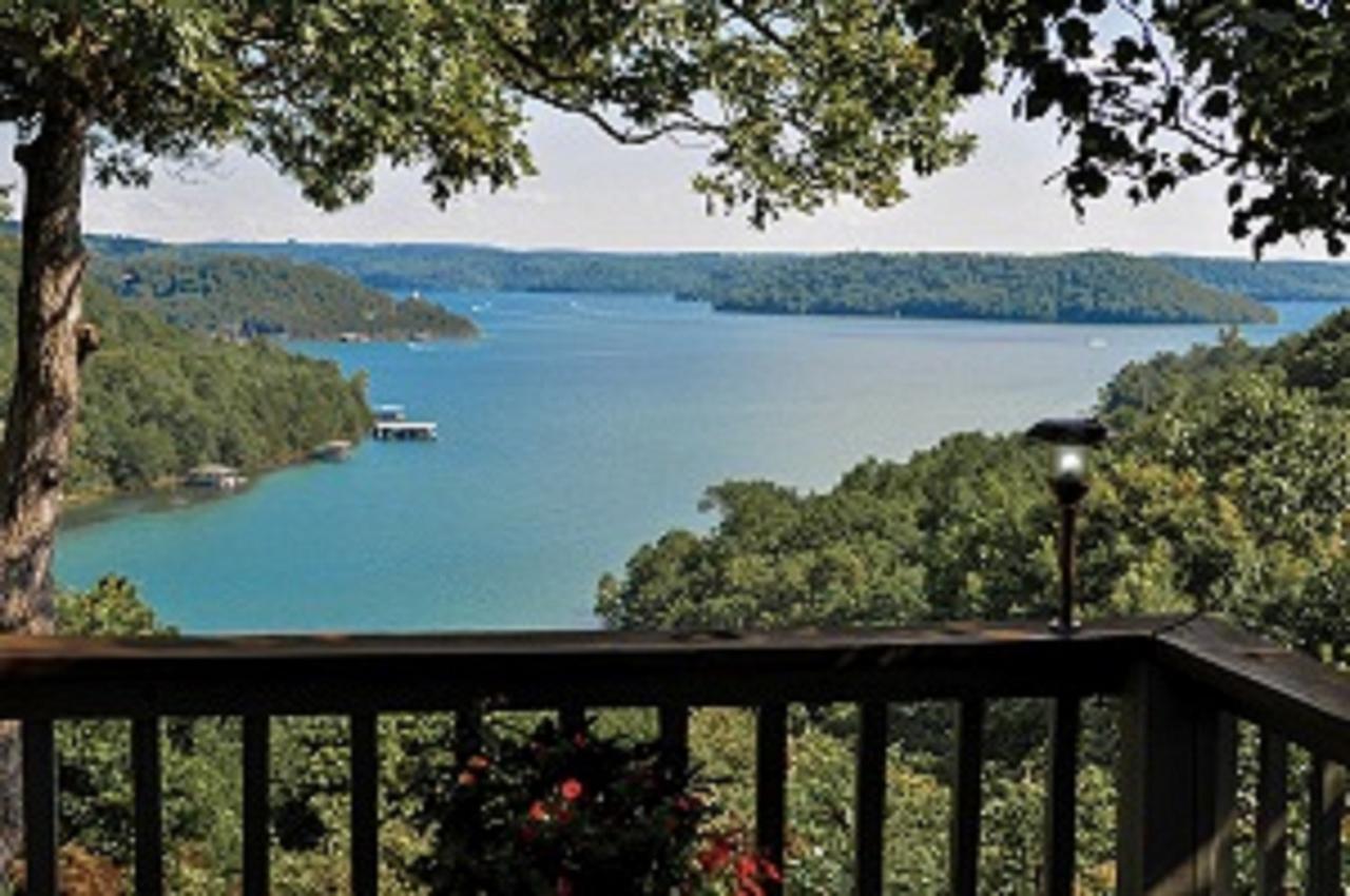 Suite with Lake View