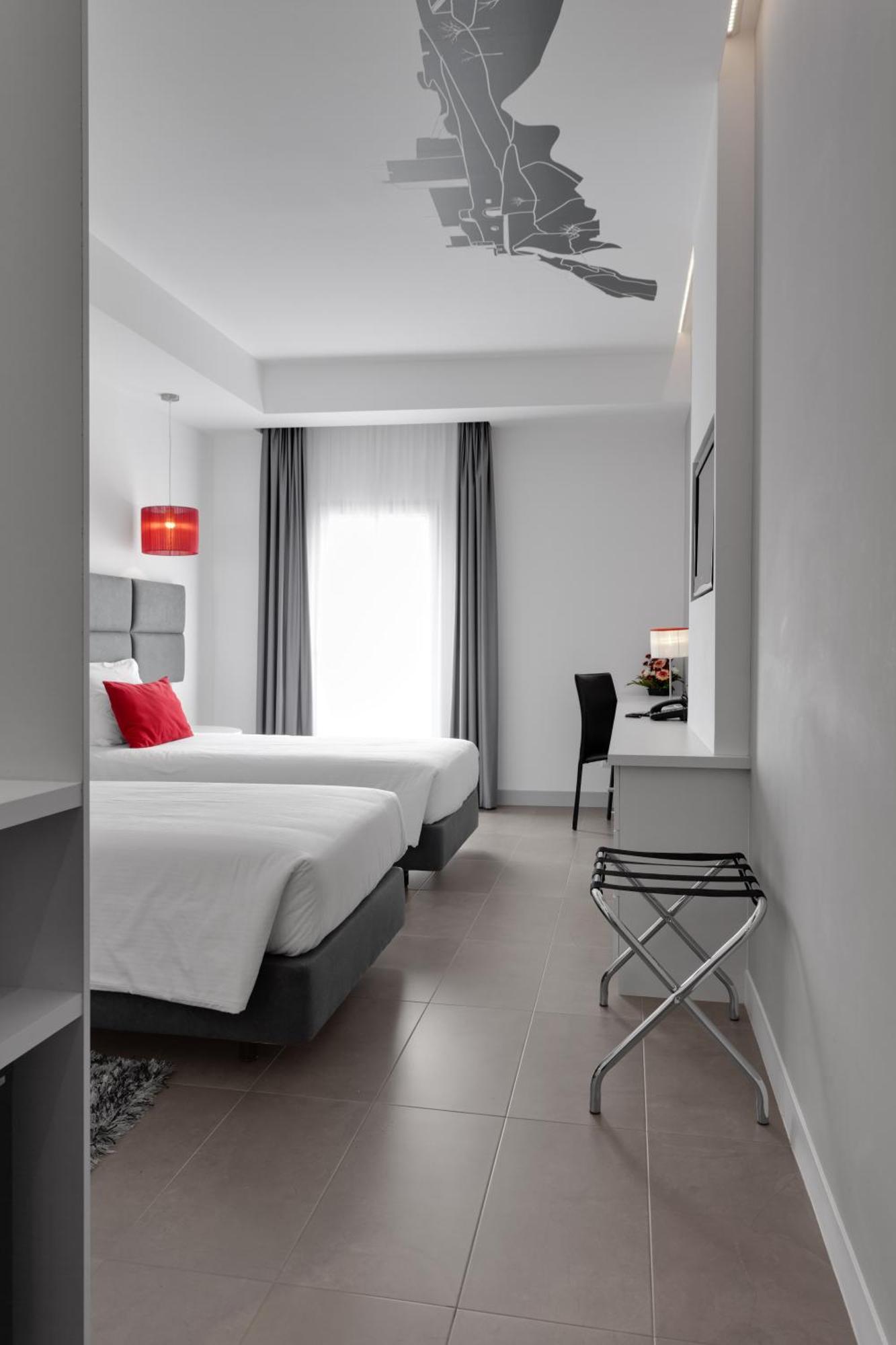 Twin Room (2 Single Beds)