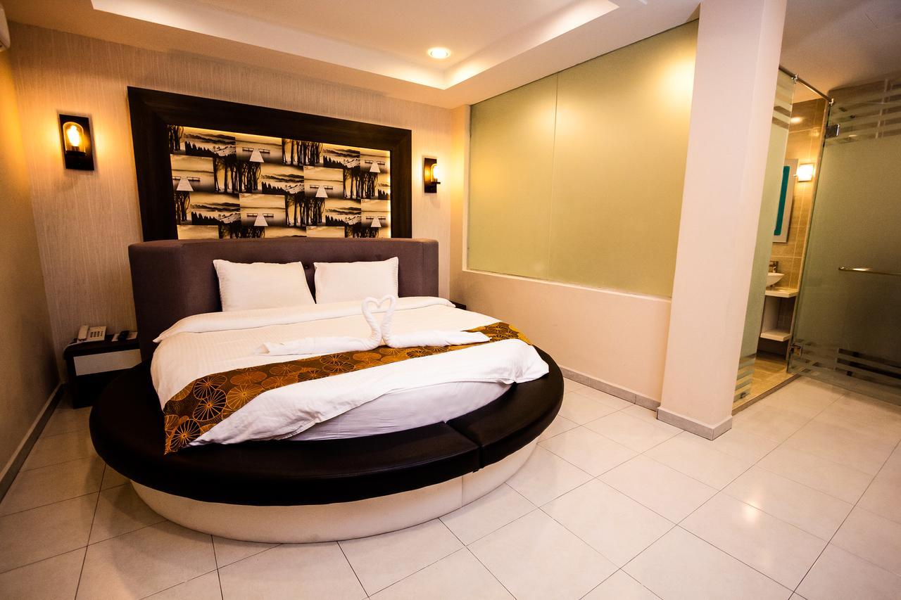 King Room with Spa Bath