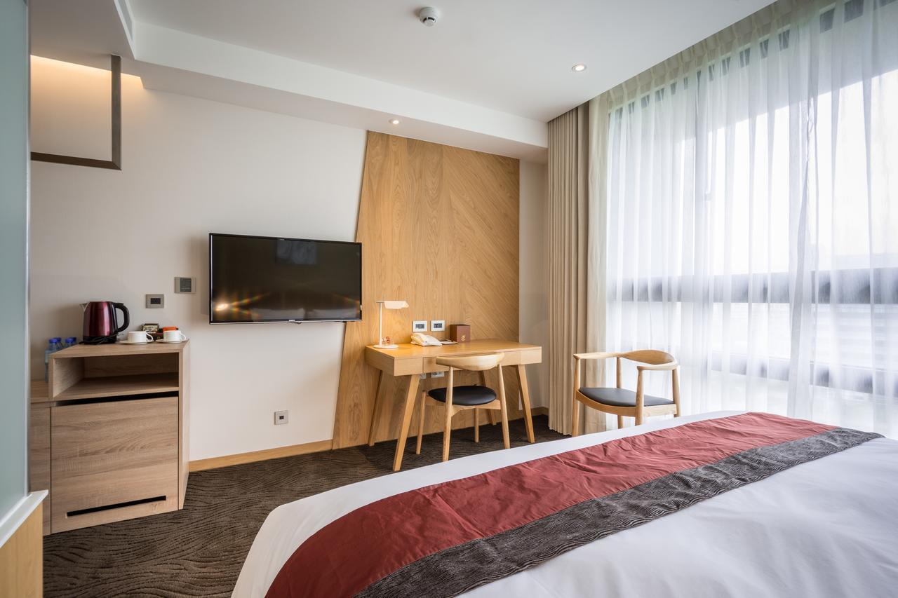 Standard Queen Room