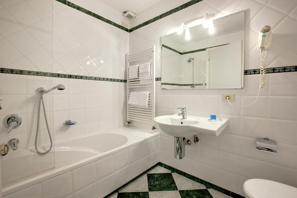 Mini Suite with Lake View - Split Level