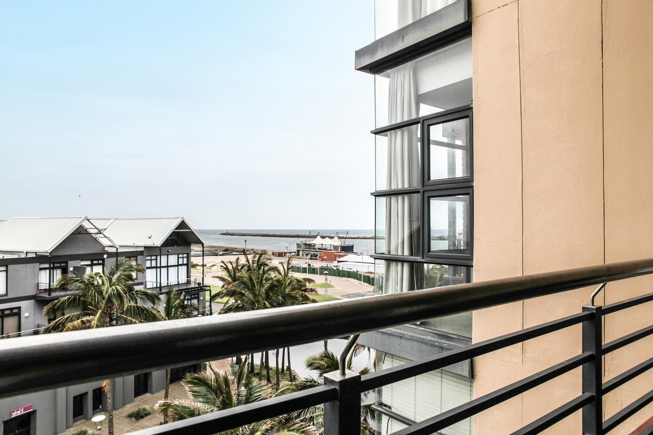 Deluxe Three-Bedroom Apartment with Sea View