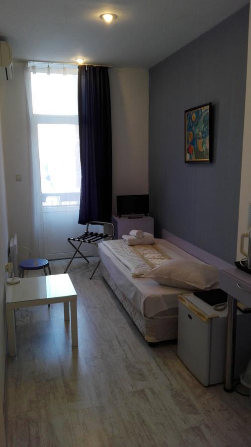 Single Room,758986369:JPEG