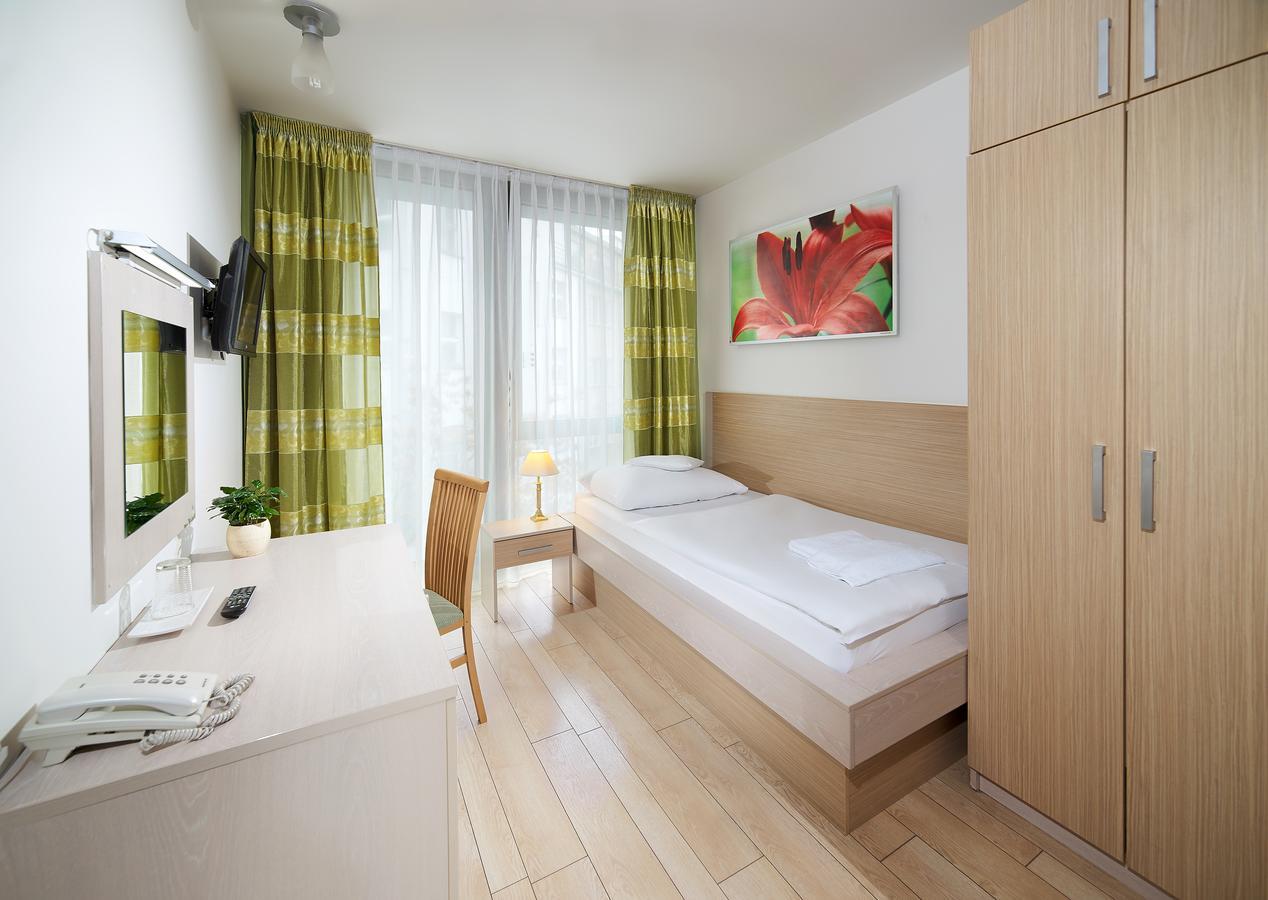 Single Room,510995685:JPEG