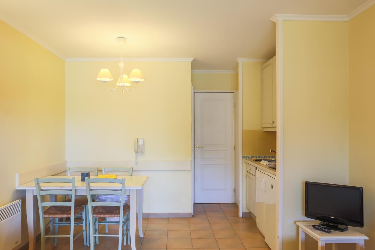 Superior One-Bedroom Apartment with Air Conditioning and Terrace or Balcony (4 People)
