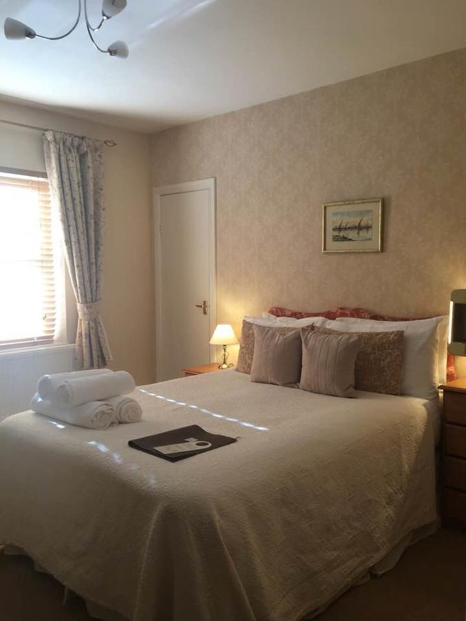 Family Suite 2 (2 adults + 1 child)
