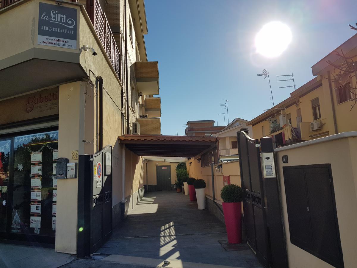 Single Room with Private Bathroom and Balcony