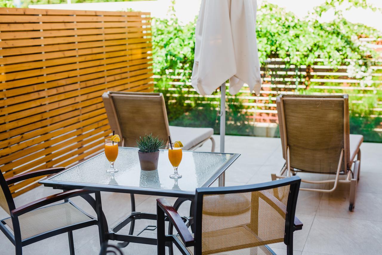 Deluxe Zimmer mit Terrasse zum Landesinneren