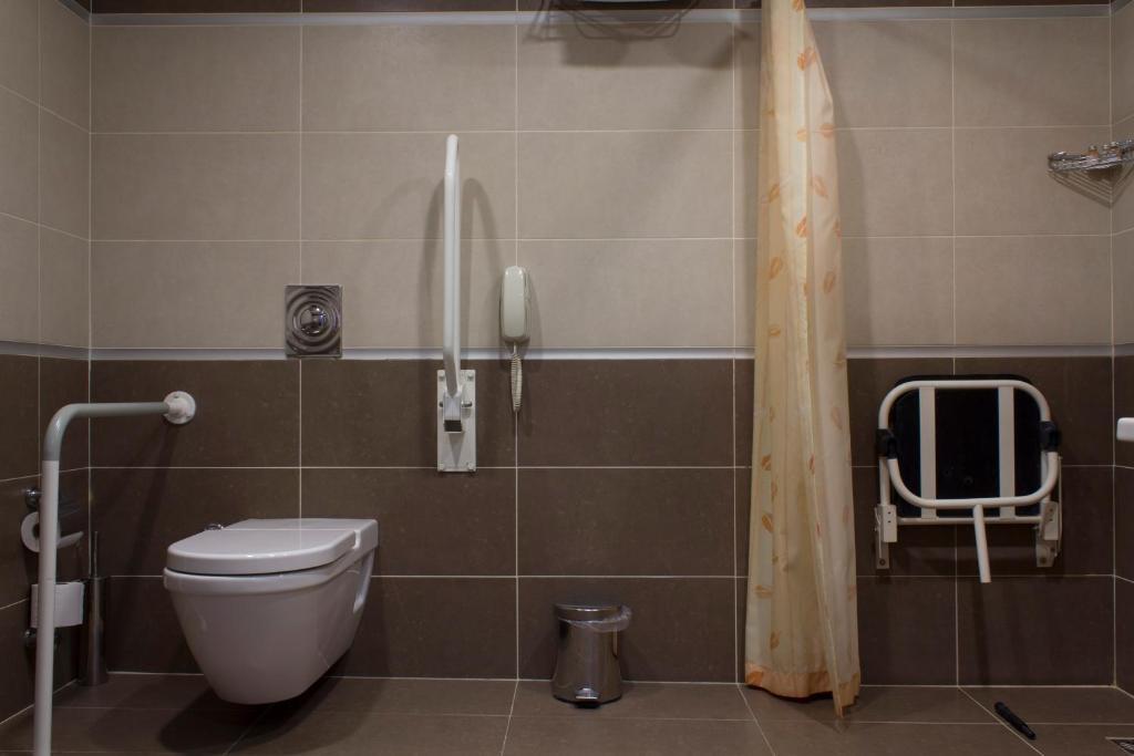 Twin Room - Disability Access,1589401326:JPEG