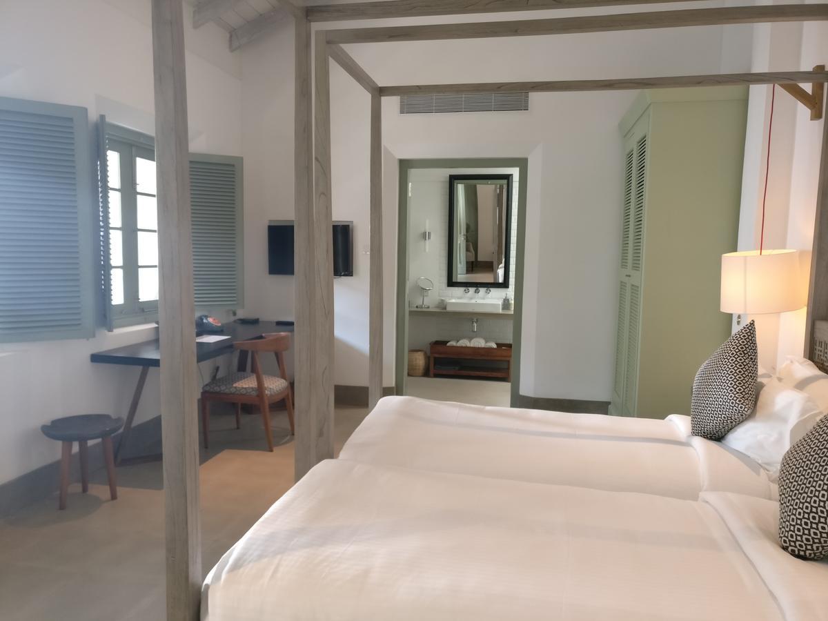 Twin Banyan Bedroom