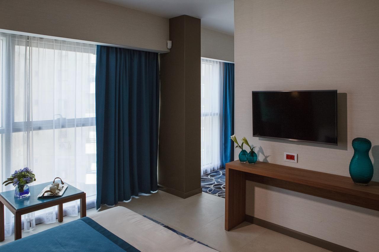 Large Business Double or Twin Room with Side View