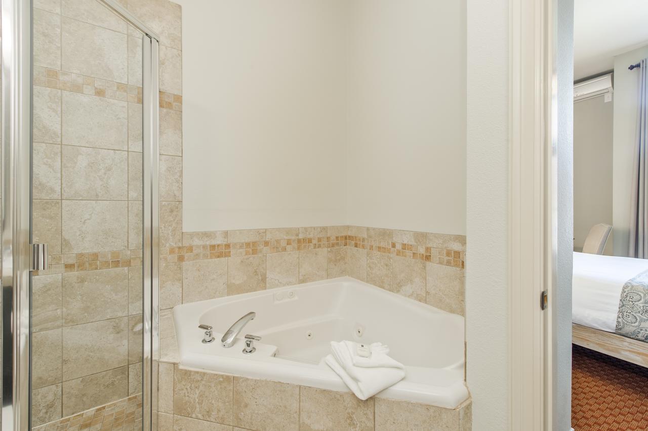 Deluxe Queen Room - 2nd Floor