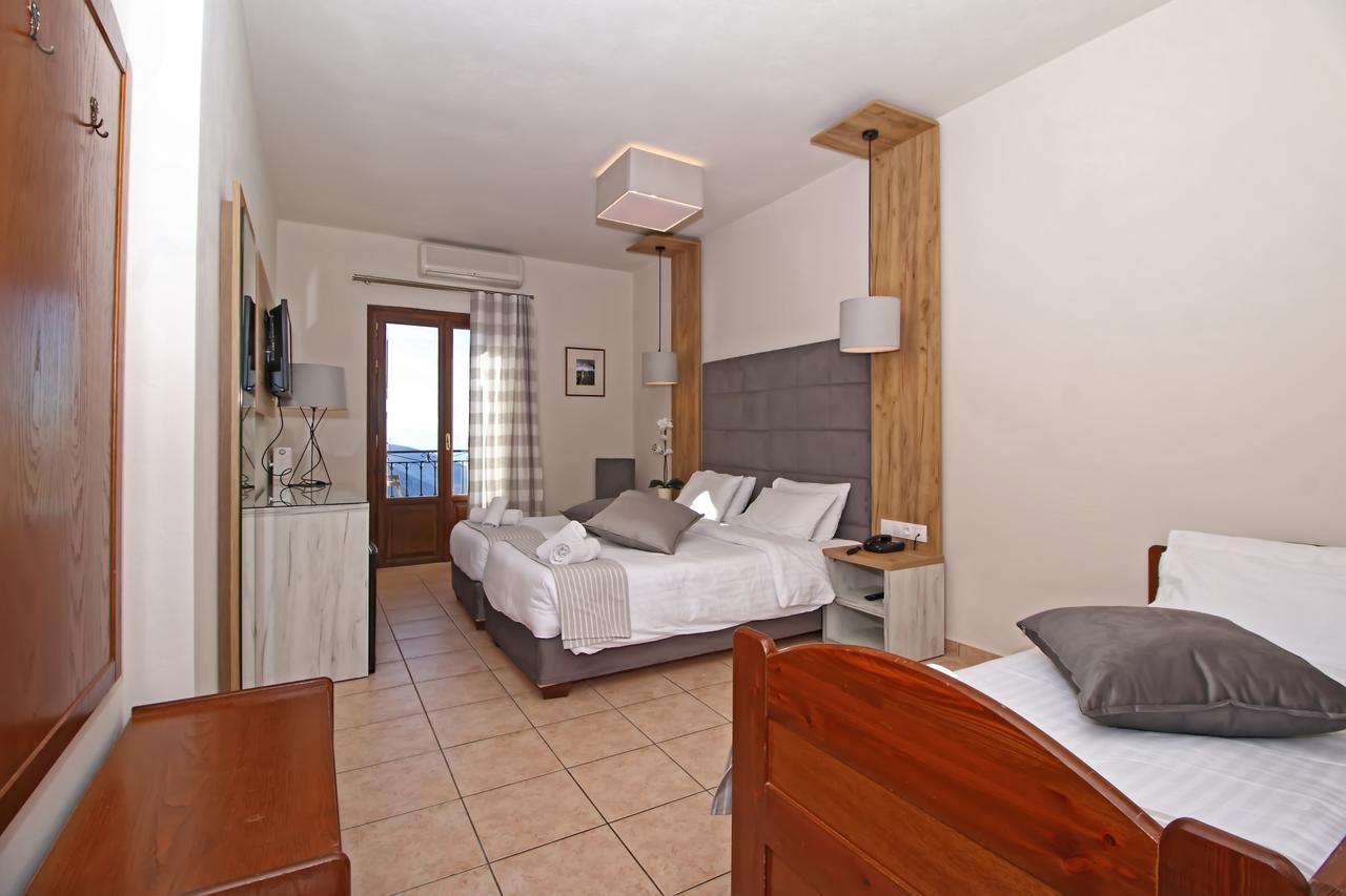 Triple Room,519165786:JPEG