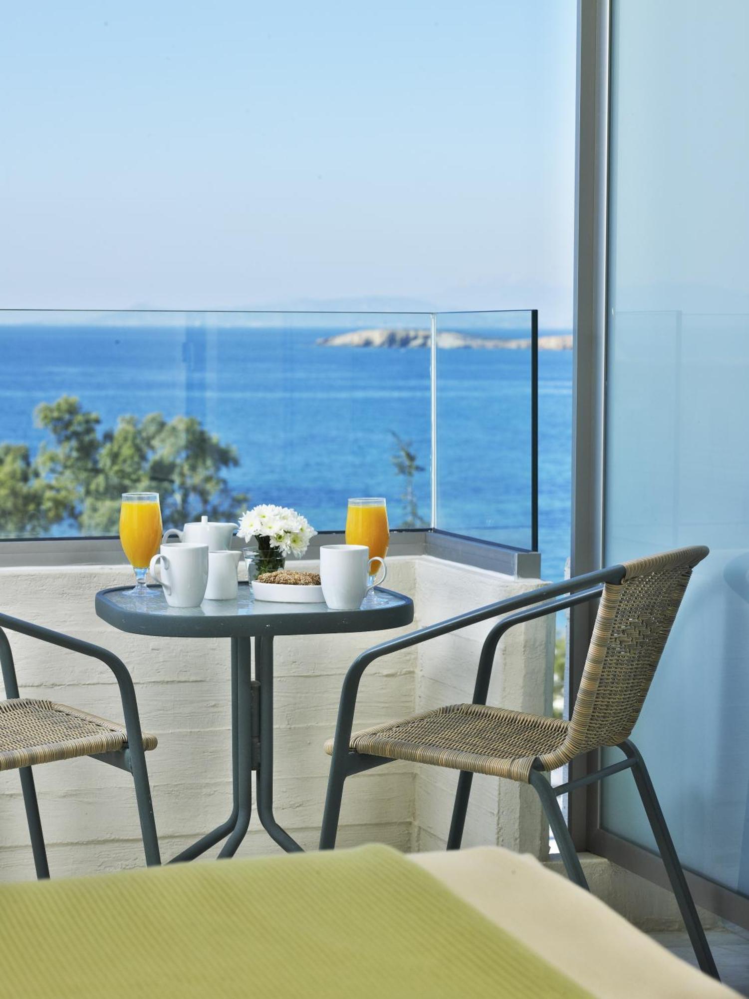 Senior Two-Bedroom Suite Sea View