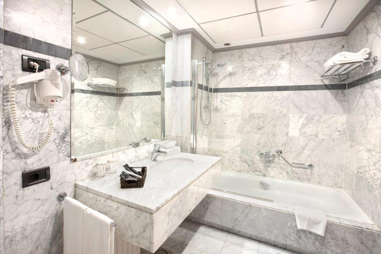 Double Room (1 - 2 Adults)