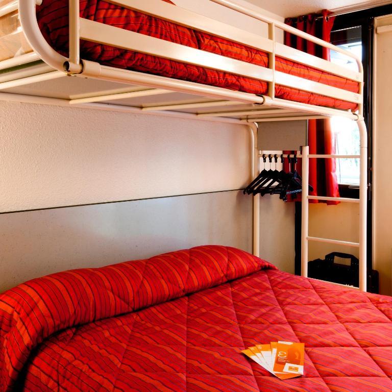 Triple Room (1 Double Bed + 1 Single Bed)