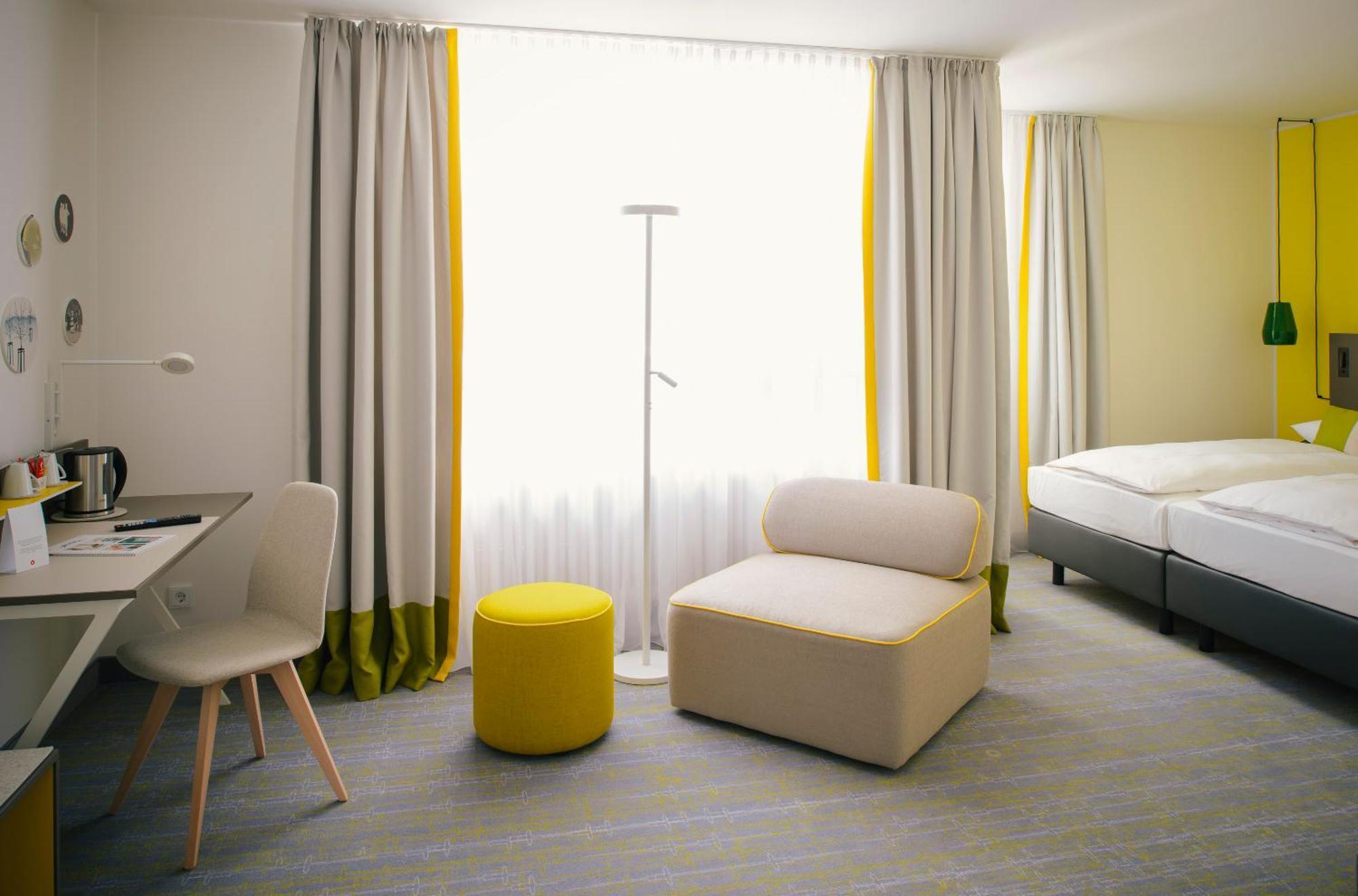 Lounge Plus Room