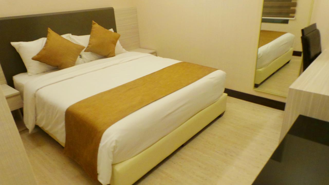 Deluxe Queen Room